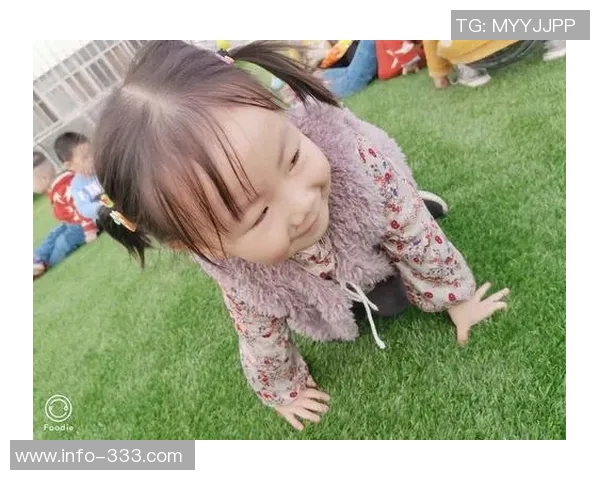 内马尔与家人欢庆新年分享温馨瞬间祝福大家新年快乐